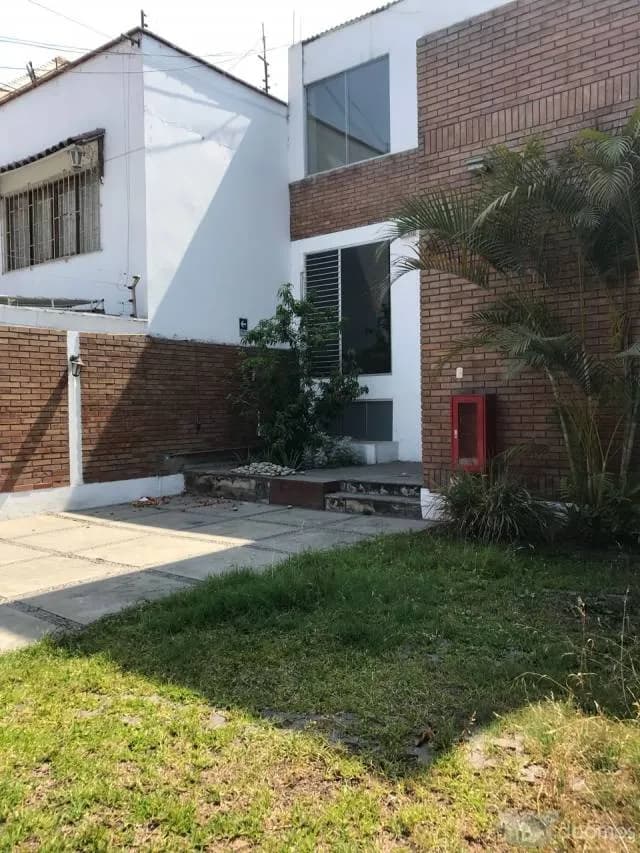 LOCAL COMERCIAL con lic. de Funcionamiento — foto 1