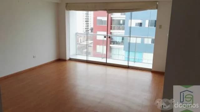 Amplio y hermoso departamento con excelente ubicación — foto 2