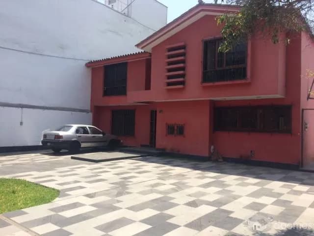 Alquiler casa en San Isidro de 800m2 a 3500 Dólares — foto 1