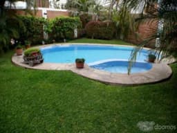 VENDO HERMOSA CASA DE 2 PISOS + AIRES