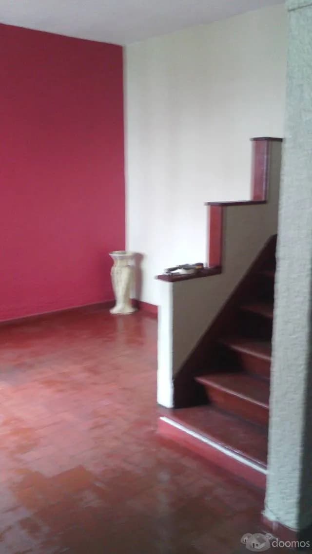 VENTA DE CASA DE TRES PISOS — foto 2