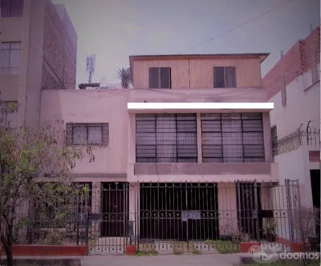 Venta de Casona para vivienda, albergue turístico o remodelación a Edificio 6 pisos max. — foto 1