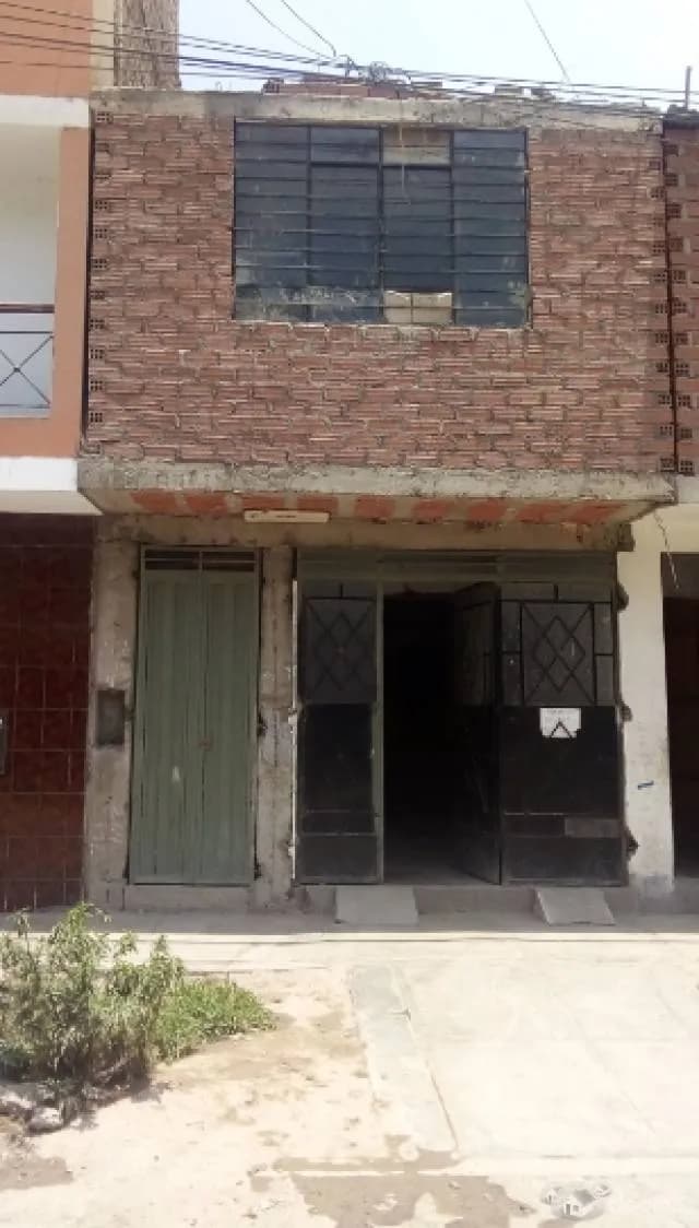 CASA DE 2 PISOS CERCA A UNIVERSIDADES — foto 1