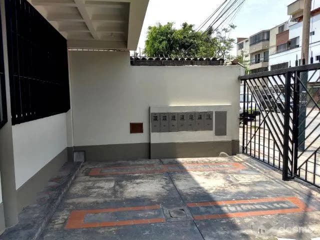ALQUILO LINDO DPTO DE 110M2 3DORMS 2DO PISO U/HIGUERETA — foto 4