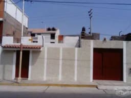 VENDO CASA DE 1 PISO EN URBANIZACIÓN EL PALACIO 2