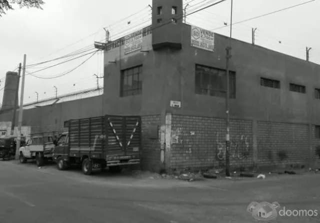 ATE VENDO LOCAL INDUSTRIAL 2426 M2 — foto 1