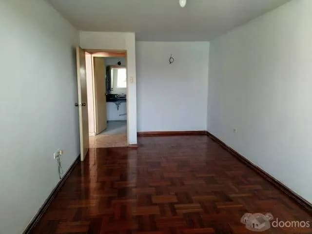 VENTA DE AMPLIO DEPARTAMENTO EN SAN JUAN DE MIRAFLORES — foto 3