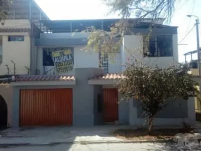 ALQUILO CASA 3 PISOS IDEAL EMPRESAS, CLINICA  O FAMILIAS