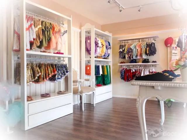 TRASPASO TIENDA DE ROPA INFANTIL EN FUNCIONAMIENTO — foto 1