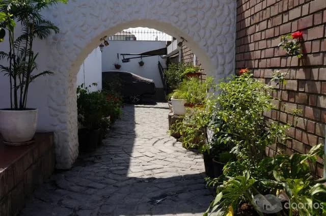 CASA  CERCA DE AV. ENCALADA Y CASUARINAS — foto 4