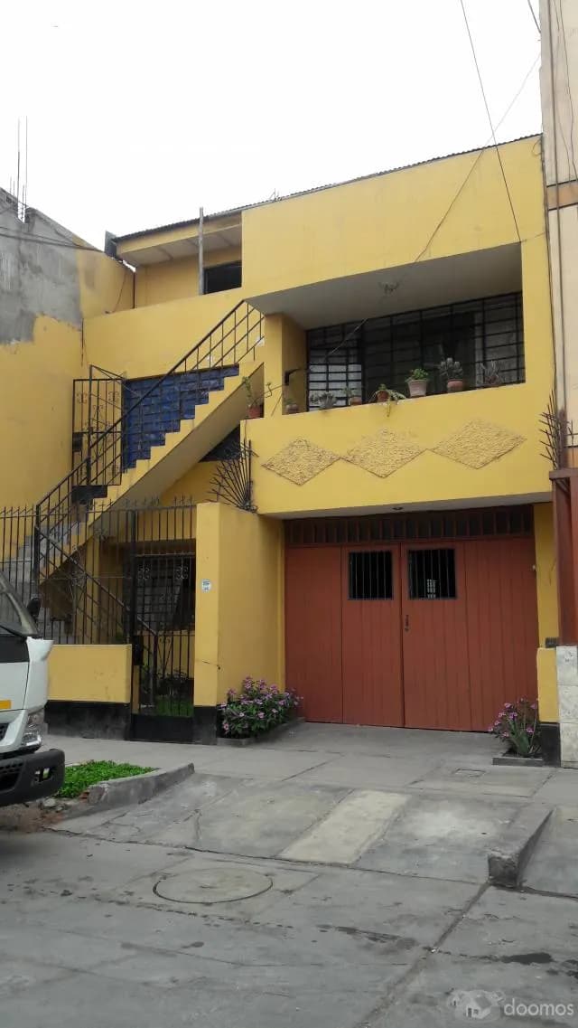 HERMOSA CASA EN VENTA URB PALAO — foto 1