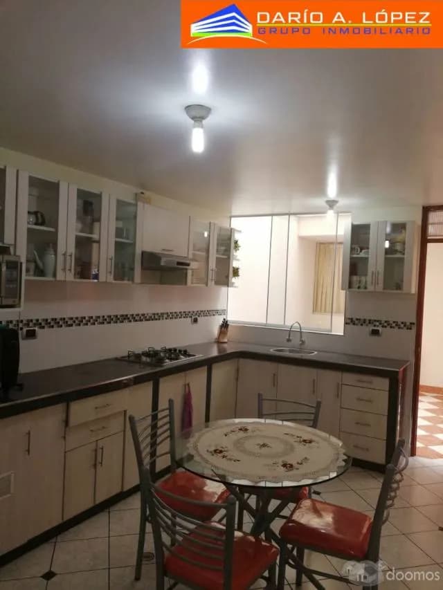 VENTA DE CASA EN LOS OLIVOS. — foto 3