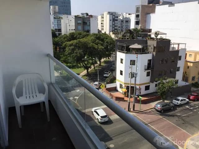 Bonito departamento iluminado, cómodo y cerca a parque en Miraflores. — foto 4