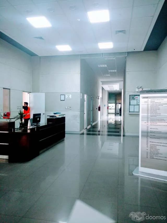 OFICINA EN VENTA MIRAFLORES — foto 2