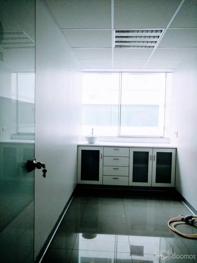 OFICINA EN VENTA MIRAFLORES — foto 6