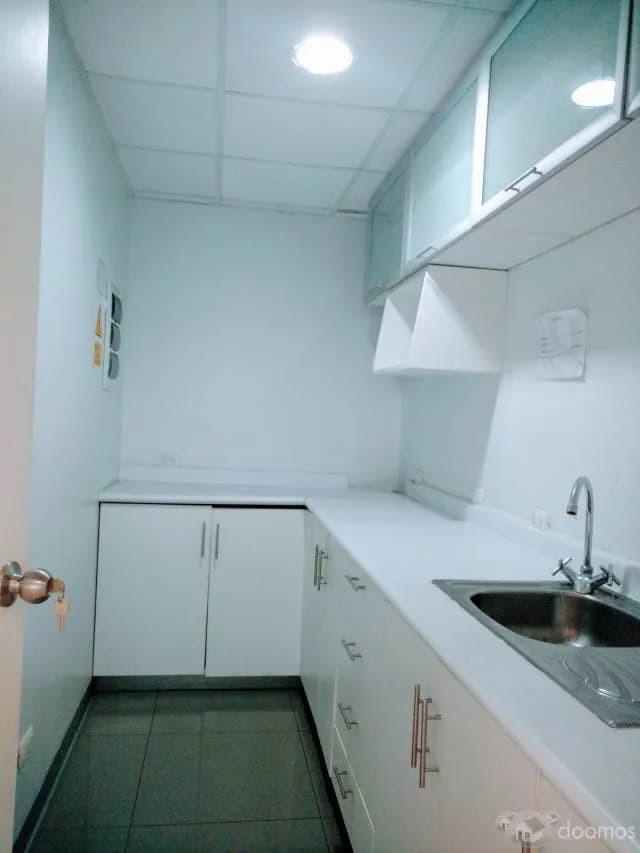 OFICINA EN VENTA MIRAFLORES — foto 7