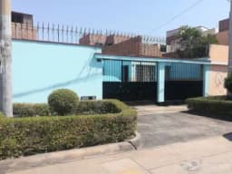 VENDO A PRECIO DE REMATE  PRECIOSA CASA PARÁMETROS PARA CUATRO PISOS