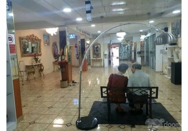 VENDO LOCAL COMERCIAL DE 2 PISOS — foto 1