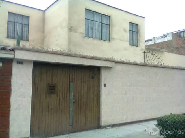 Ocasión Casa de 2 pisos de 152 m2 con cochera — foto 1