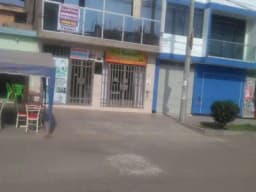 VENTA DE CASA 3  PISOS COMERCIAL EN AVENIDA
