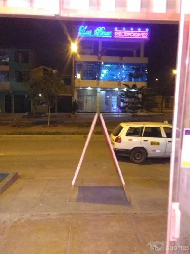 VENTA DE CASA 3  PISOS COMERCIAL EN AVENIDA — foto 8