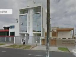 ALQUILO OFICINAS 70 145m2 PARA EMPRESA AV LARCO CUADRA 4 FRENTE AL COLEGIO SAN VICENTE DE PAUL