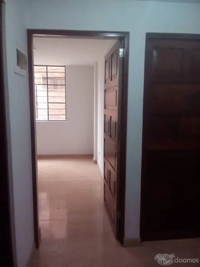 SE ALQUILA CASA DE DOS PISOS CEL 953915811 — foto 1