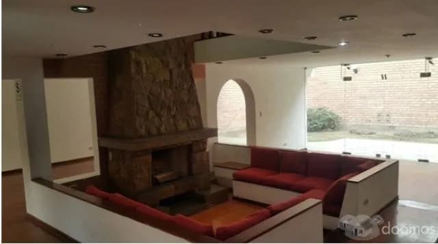 VENDO AMPLIA CASA EN AV. LA FONTANA DE LA MOLINA!! — foto 2