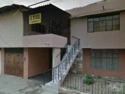 Casa 3 pisos buen estado