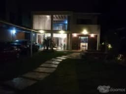 VENDO HERMOSA CASA CON FINOS ACABADOS Y MUY SEGURA, EN EL SOL DE LA MOLINA