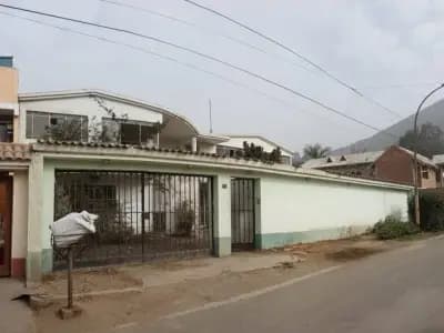VENTA DE CASA COMO TERRENO EN CLUB RESIDENCIAL LOS GIRASOLES DE HUAMPANI