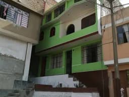 Vendo casa de tres pisos en Lima Perù
