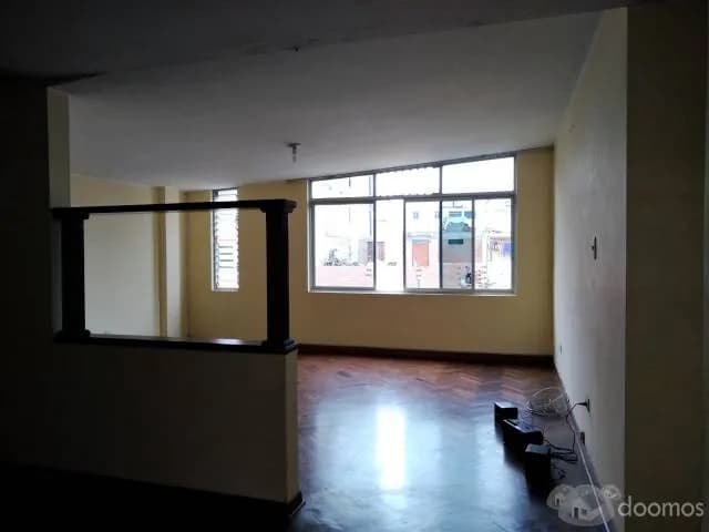 ALQUILO AMPLIO DEPARTAMENTO — foto 1