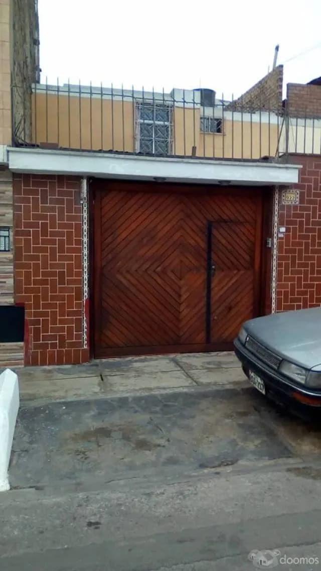 VENTA DE CASA DE 2 PISOS EN LOS OLIVOS — foto 1