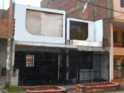 VENDO NCASA DE DOS PISOS COMO TERRENO