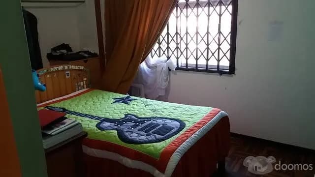 CASA FRENTE A PARQUE EN URB. LA CAPULLAN — foto 8