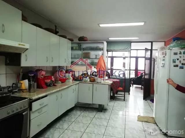 CASA CONSERVADA EN ZONA RESIDENCIAL DE URB. VALLE HERMOSO - SURCO — foto 4