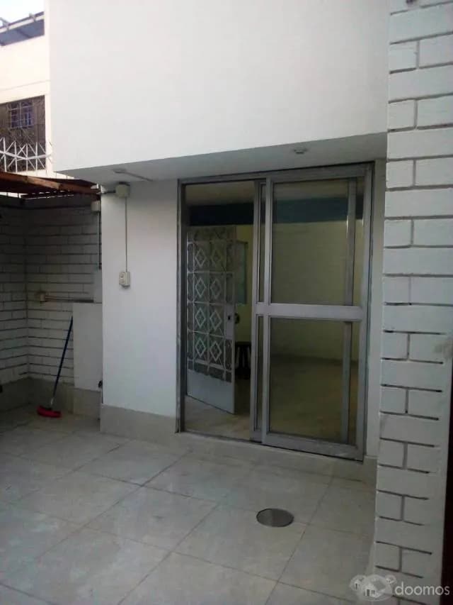 BAJÓ DE PRECIO!!!!  CASA 2 PISOS FRENTE A PARQUE. — foto 3
