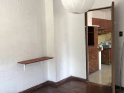 Alquilo oficina en Miraflores, puerta a calle, 130 M2, $ 890