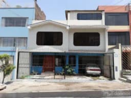 Casa de 3 pisos en La Molina