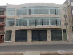 Gran local comercial en alquiler