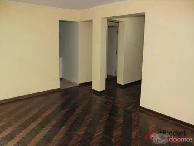 Vendo Casa amplia con Jardín — foto 2