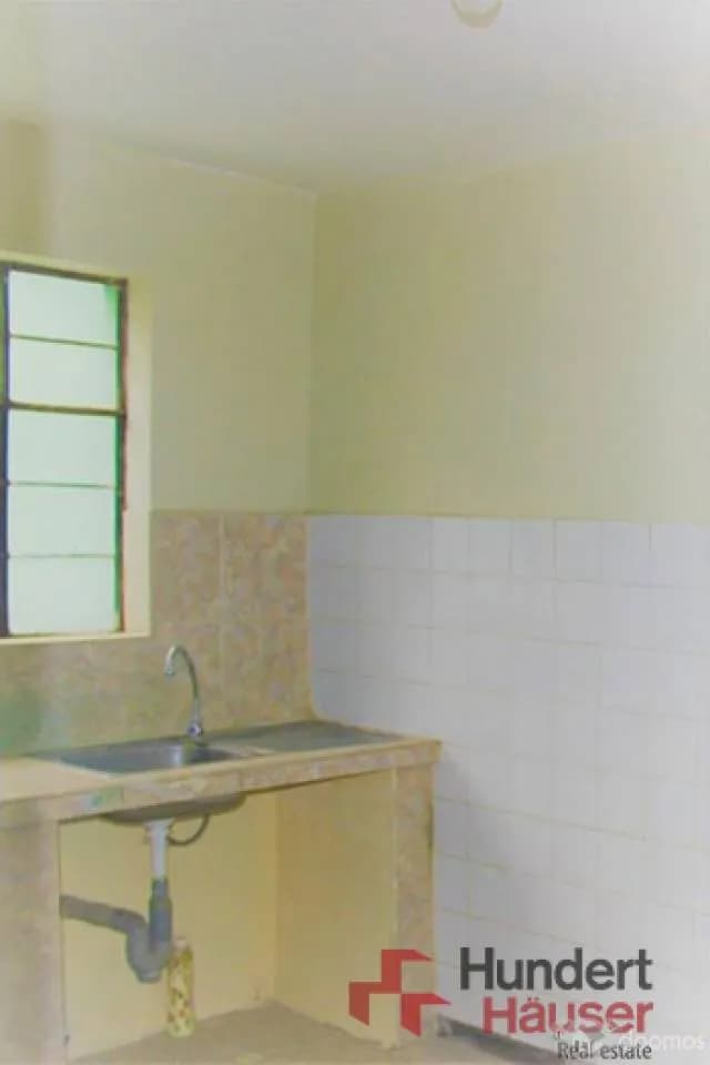 Vendo Casa amplia con Jardín — foto 4
