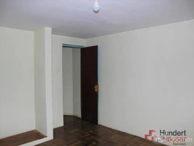 Vendo Casa amplia con Jardín — foto 5