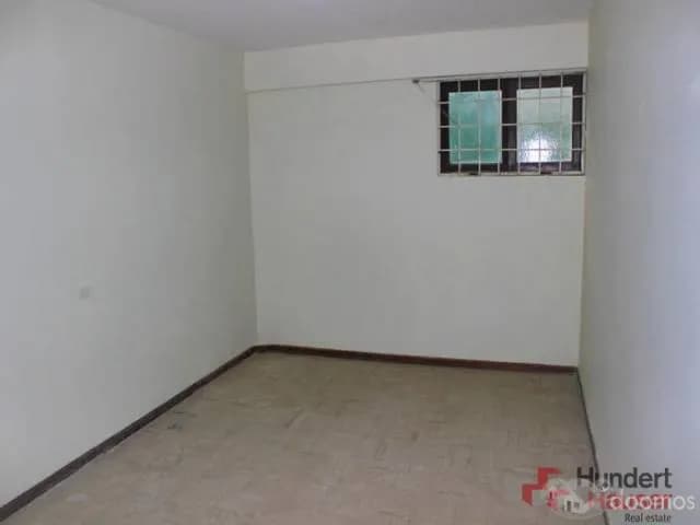 Vendo Casa amplia con Jardín — foto 6
