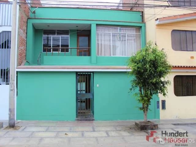 Vendo Casa amplia con Jardín — foto 7