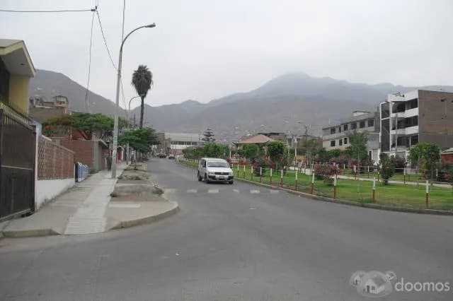 INMUEBLE DE 2 PISOS FRENTE AL PARQUE — foto 3