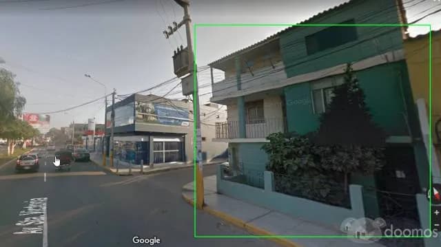 Inmueble de 3 Pisos en Zona Comercial — foto 2