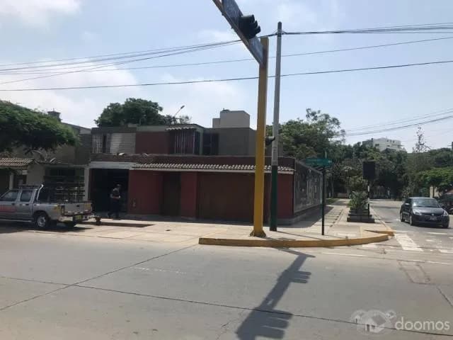 LOCAL COMERCIAL ESQUINA SURCO — foto 1