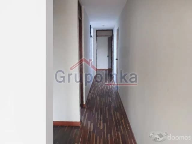 BONITO DEPARTAMENTO EN PRIMER PISO FRENTE A PARQUE — foto 3